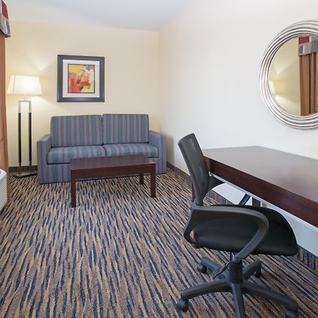 Holiday Inn Express & Suites Denver North - Thornton By Ihg Exterior photo