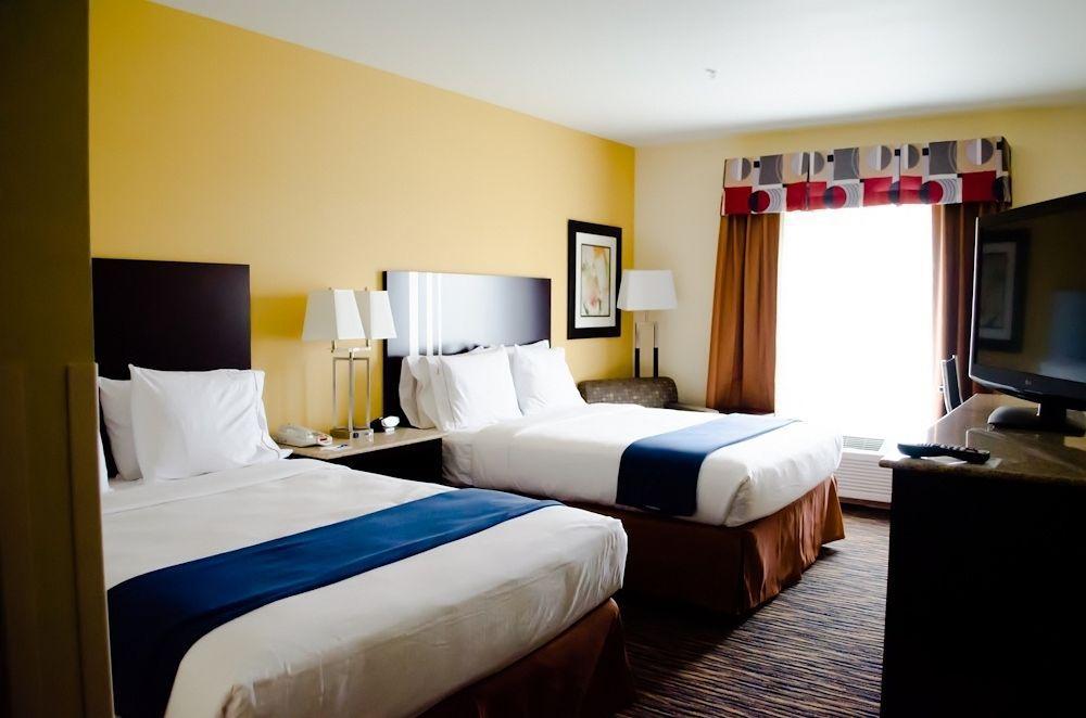 Holiday Inn Express & Suites Denver North - Thornton By Ihg Exterior photo