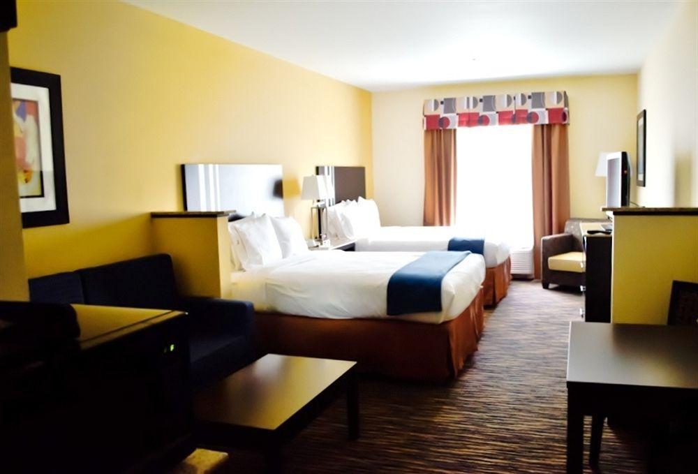 Holiday Inn Express & Suites Denver North - Thornton By Ihg Exterior photo