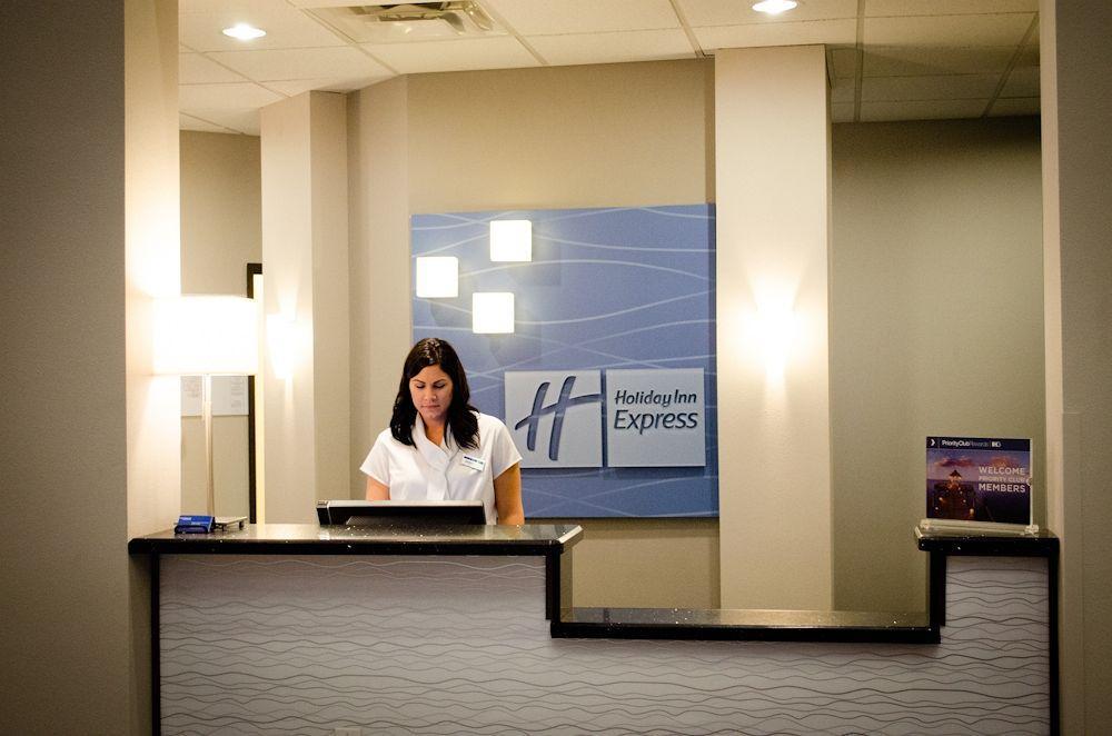 Holiday Inn Express & Suites Denver North - Thornton By Ihg Exterior photo