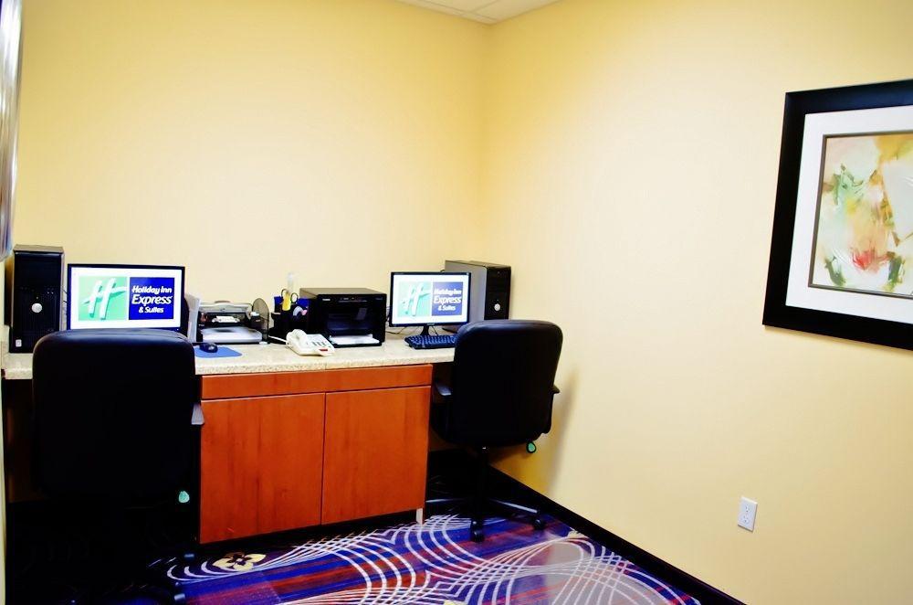 Holiday Inn Express & Suites Denver North - Thornton By Ihg Exterior photo