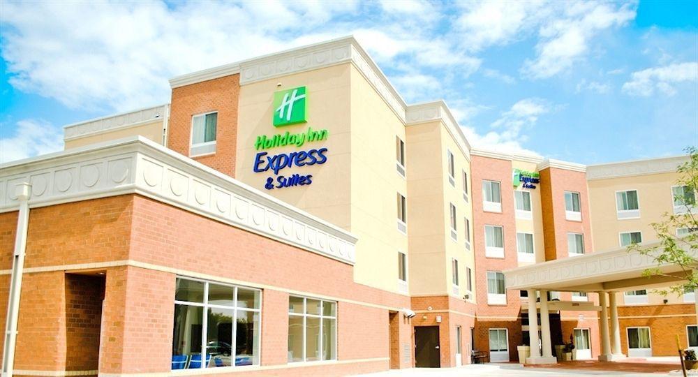 Holiday Inn Express & Suites Denver North - Thornton By Ihg Exterior photo