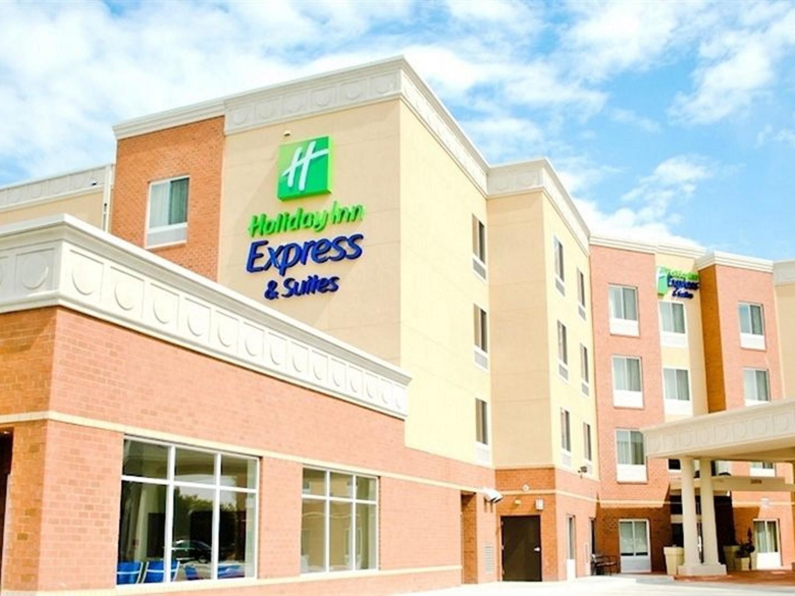 Holiday Inn Express & Suites Denver North - Thornton By Ihg Exterior photo