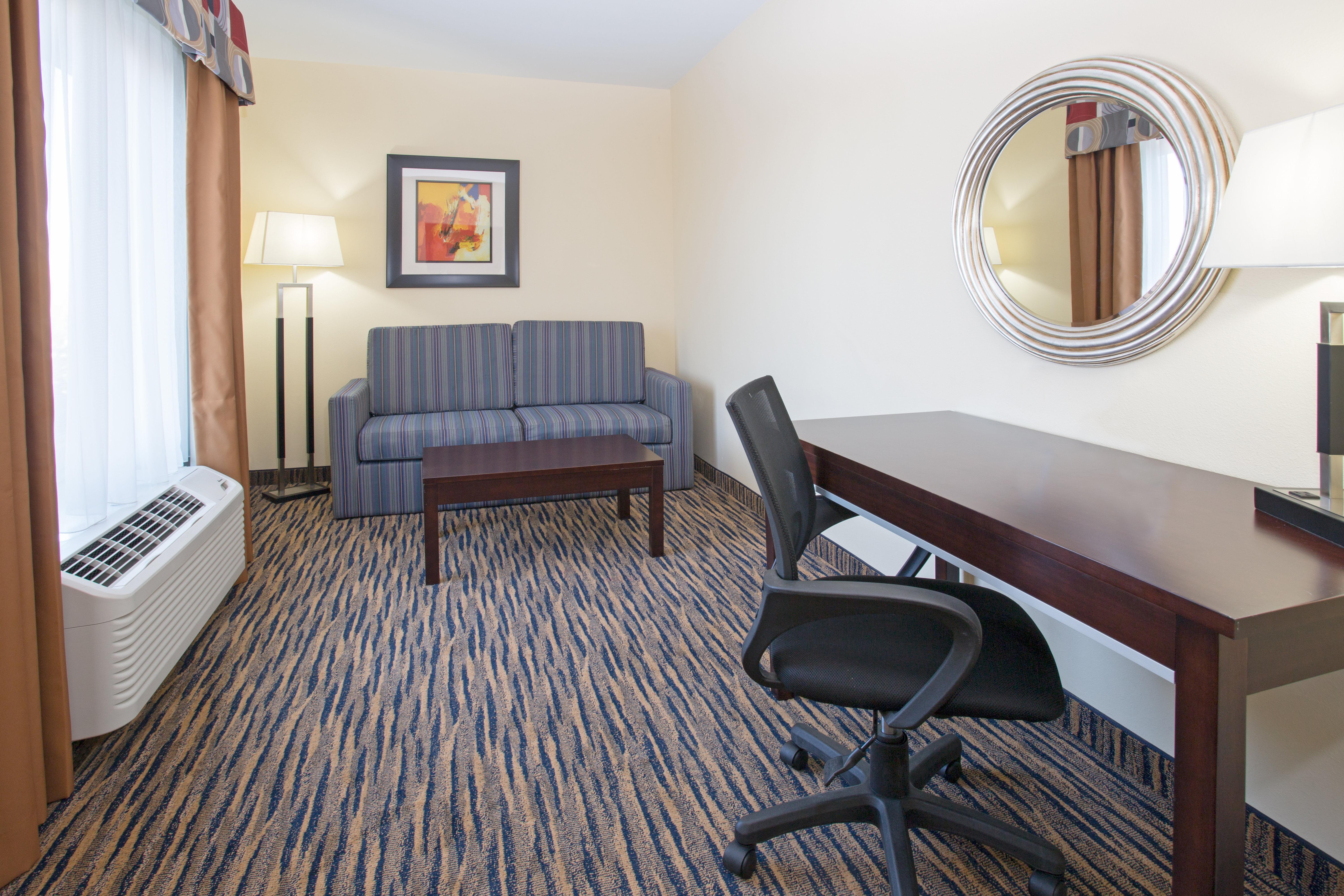 Holiday Inn Express & Suites Denver North - Thornton By Ihg Exterior photo
