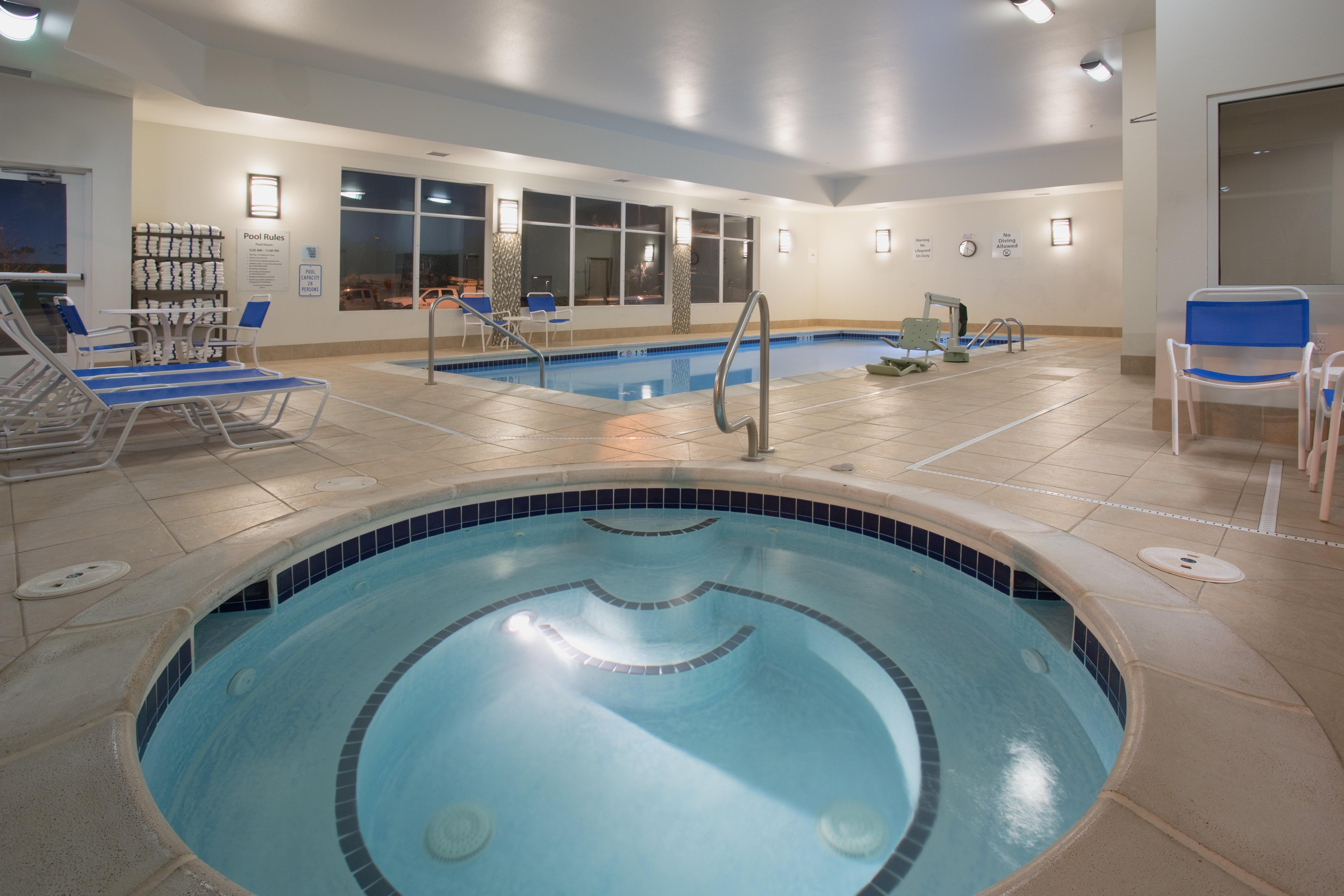 Holiday Inn Express & Suites Denver North - Thornton By Ihg Exterior photo