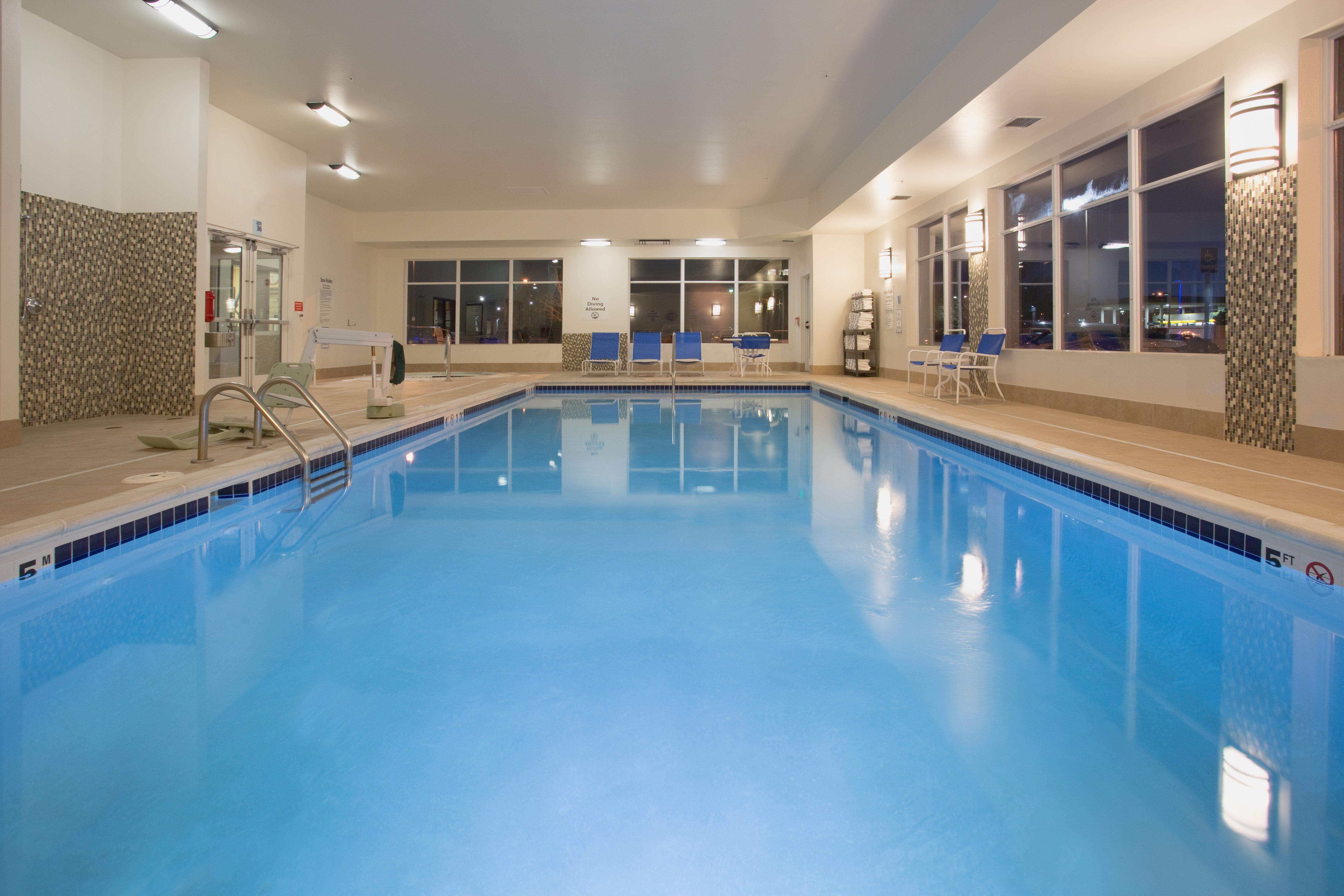 Holiday Inn Express & Suites Denver North - Thornton By Ihg Exterior photo