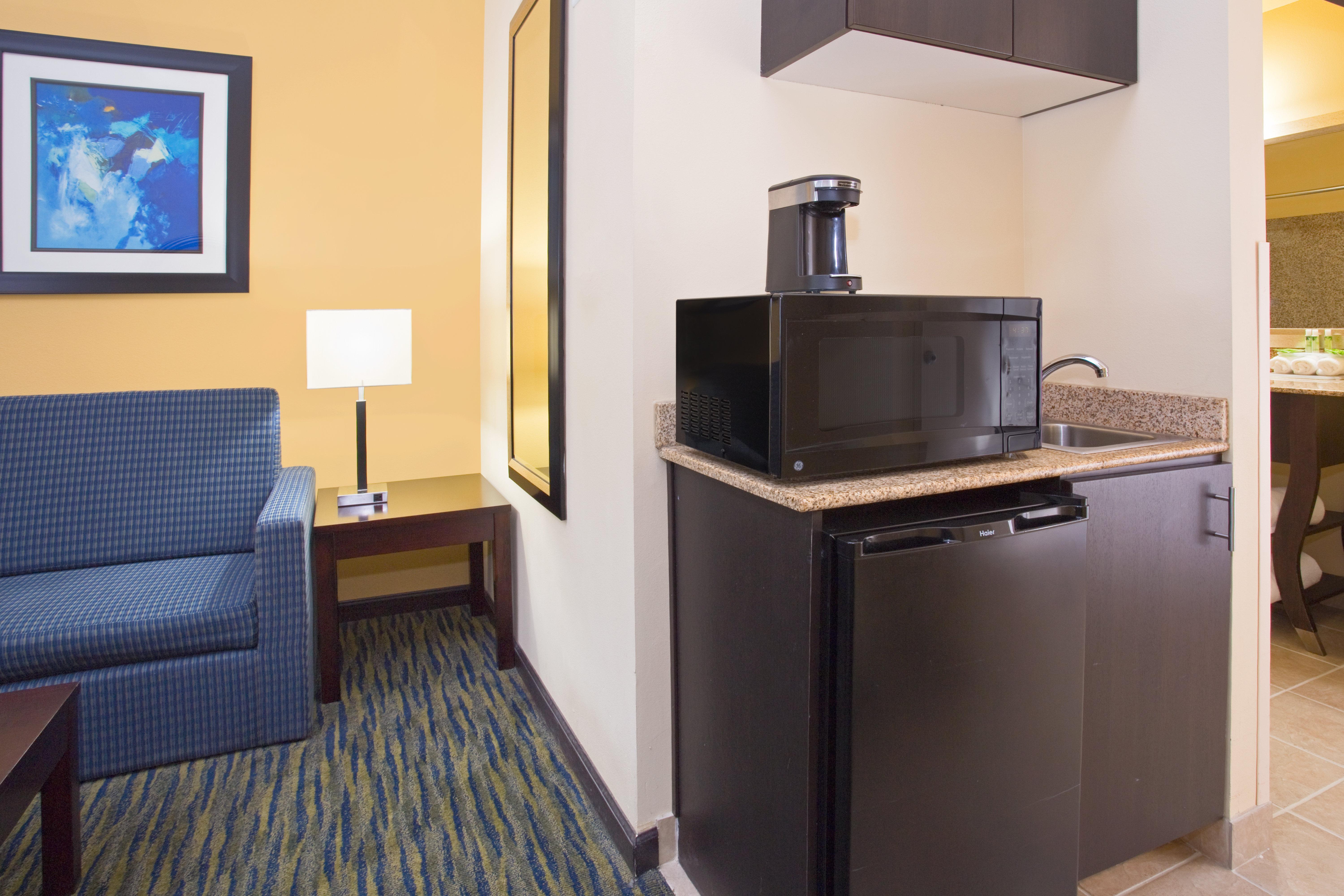 Holiday Inn Express & Suites Denver North - Thornton By Ihg Exterior photo