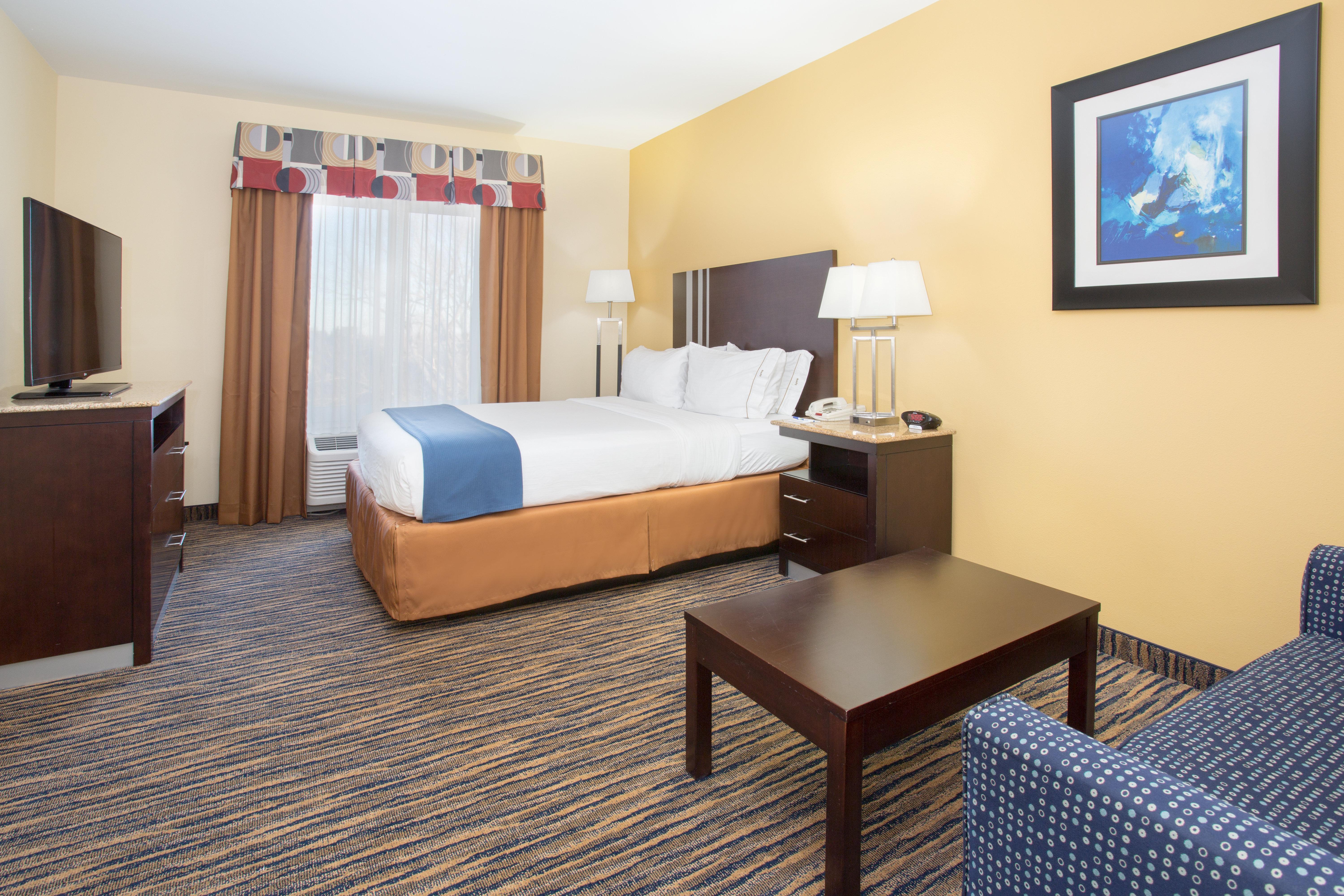 Holiday Inn Express & Suites Denver North - Thornton By Ihg Exterior photo