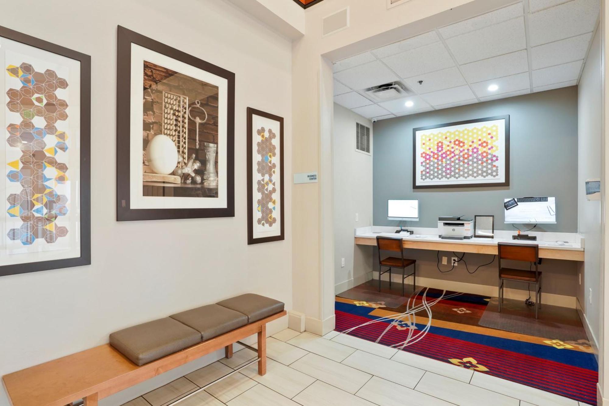 Holiday Inn Express & Suites Denver North - Thornton By Ihg Exterior photo