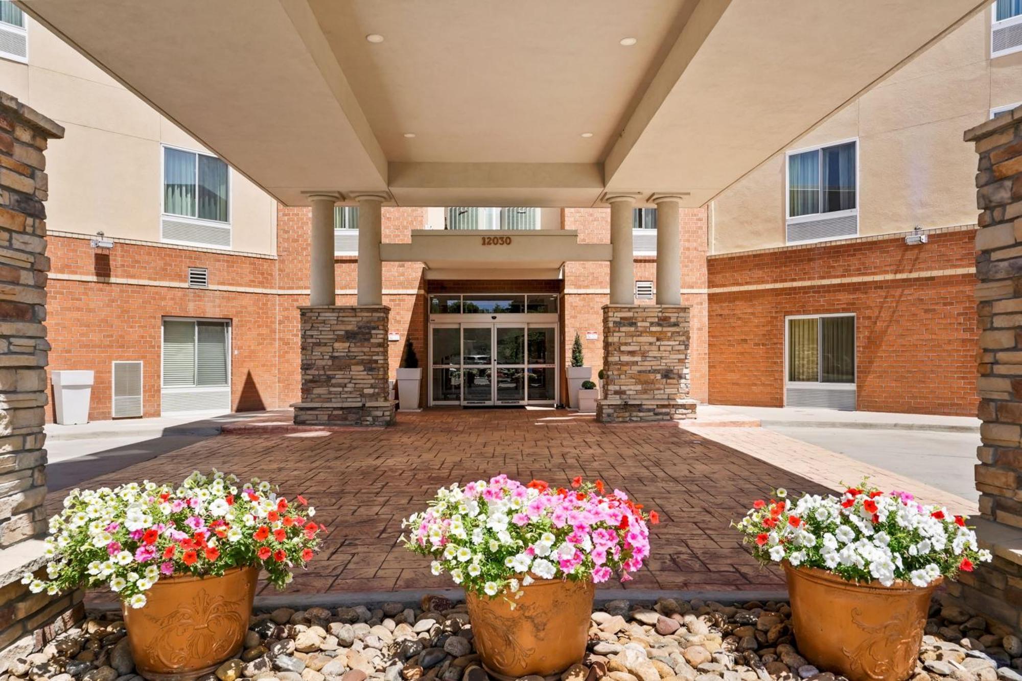 Holiday Inn Express & Suites Denver North - Thornton By Ihg Exterior photo