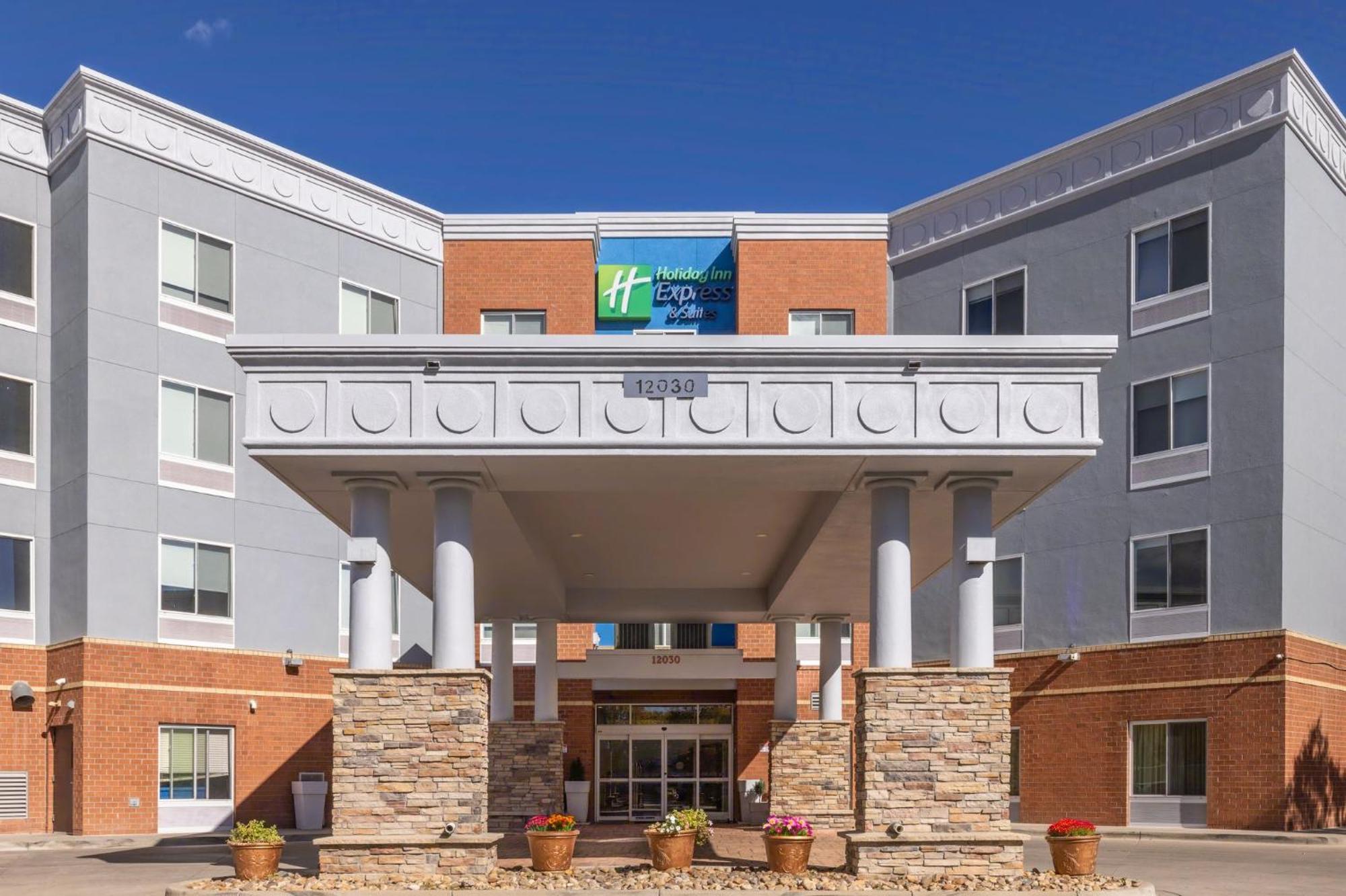 Holiday Inn Express & Suites Denver North - Thornton By Ihg Exterior photo
